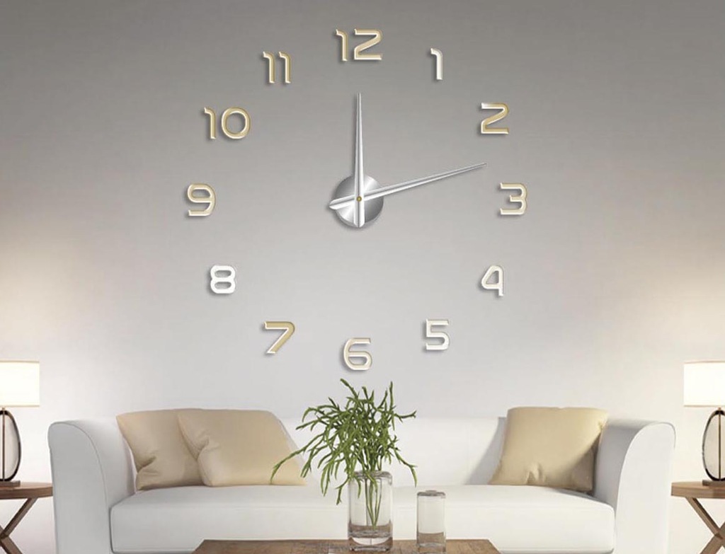 Часы висят настенные. Часы настенные. Настенные часы в интерьере. Интерьерные часы на стену. Дизайнерские часы на стену.