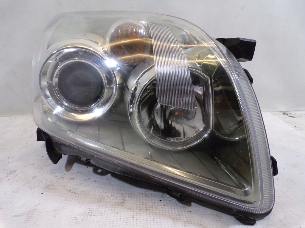 LAMPA PRZEDNIA PRZÓD PRAWA TOYOTA AVENSIS T25