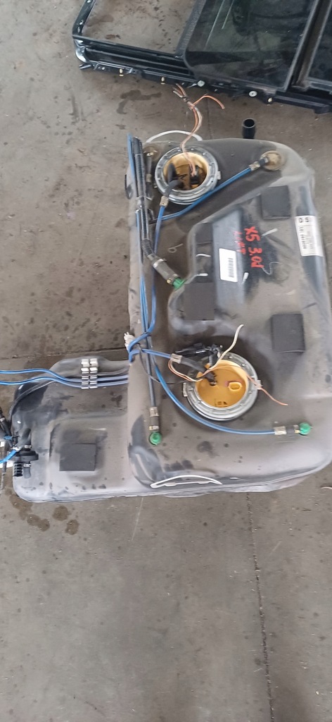 Zbiornik paliwa diesel BMW E53 X5 3.0d M57 pompa paliwa w zbiorniku