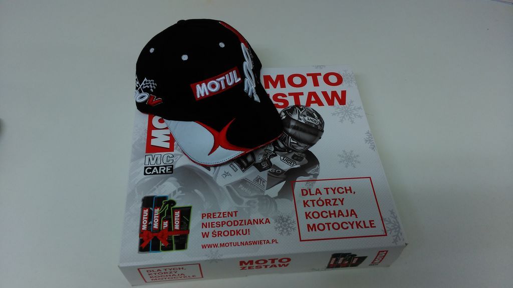 Zestaw do pielęgnacji motocykla oraz czapka MOTUL