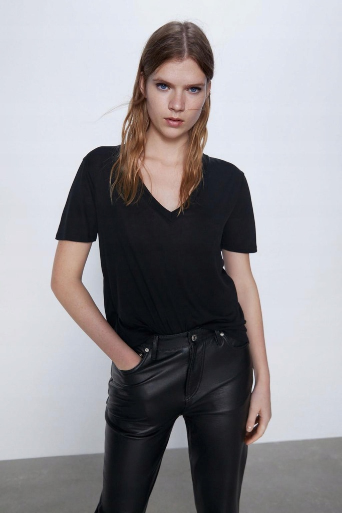 P2C134 ZARA__MN1 CZARNY T-SHIRT V NECK__M