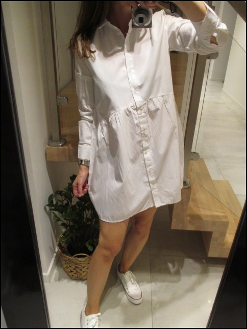 Sukienka biała koszulowa guziki luźna z falbanką M