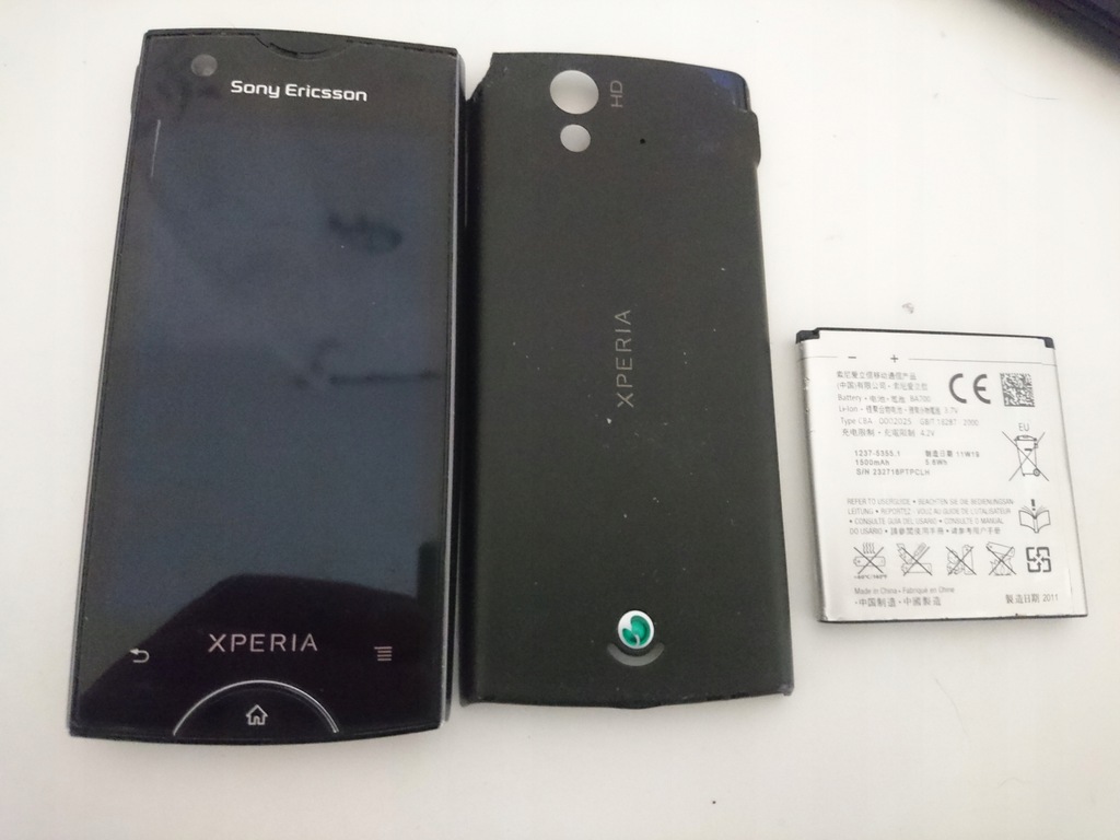 Telefon komórkowy Sony Ericsson XPERIA Ray 512 MB / 300 MB czerwony