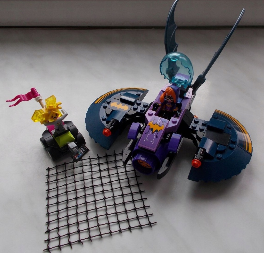 LEGO Hero Girls Batgirl i pościg Batjetem 41230