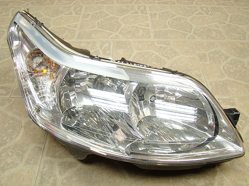 LAMPA PRAWY PRAWA PRZÓD PRZEDNIA CITROEN C4 I 6880461928