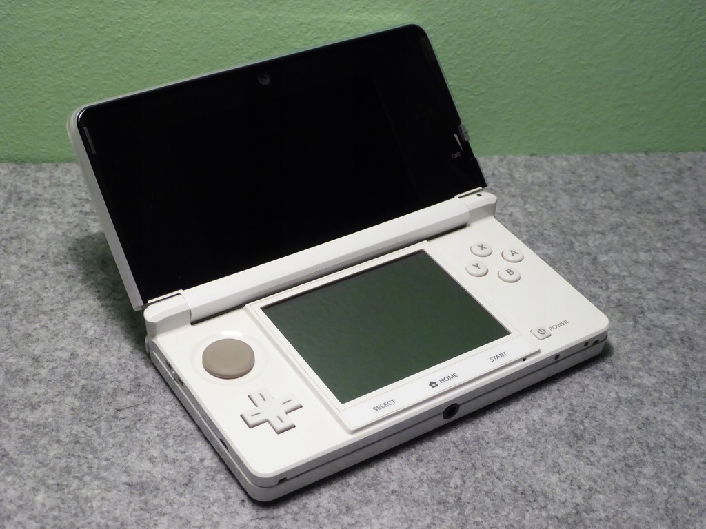 Konsola Nintendo 3DS + gra Ultra Moon + karta
