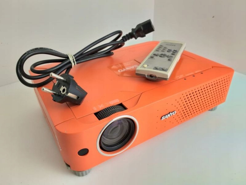 PROJEKTOR RZUTNIK SANYO PLC-XE31