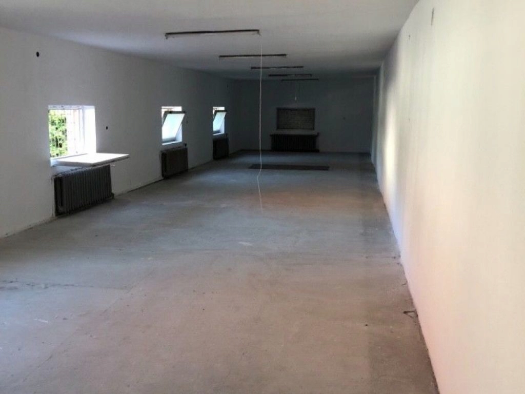 Komercyjne, Michałowice (gm.), 400 m²