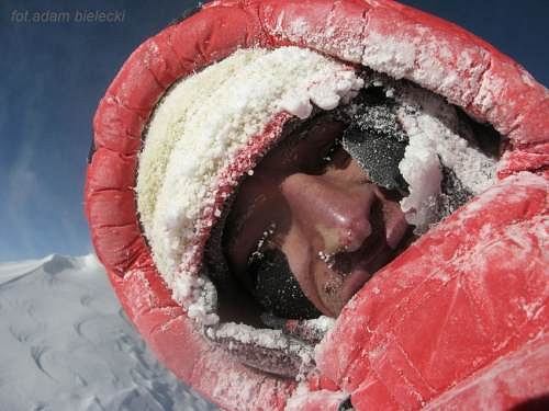 Czapka Adama Bieleckiego z zimowej wyprawy na K2