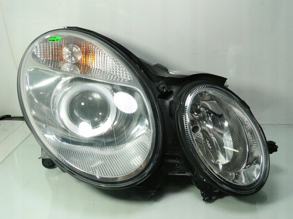 MERCEDES E W211 LAMPA PRAWY PRZÓD REFLEKTOR XENON