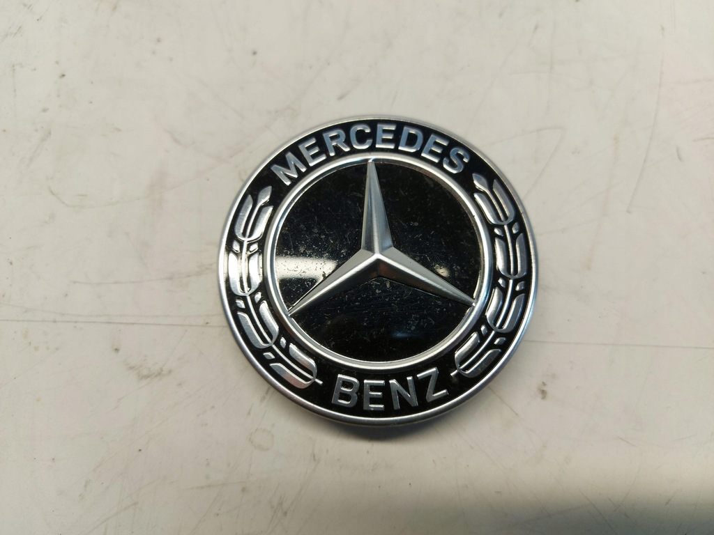 Mercedes CLA w118 x118 KOMBI znaczek logo emblemat przód A2224002200