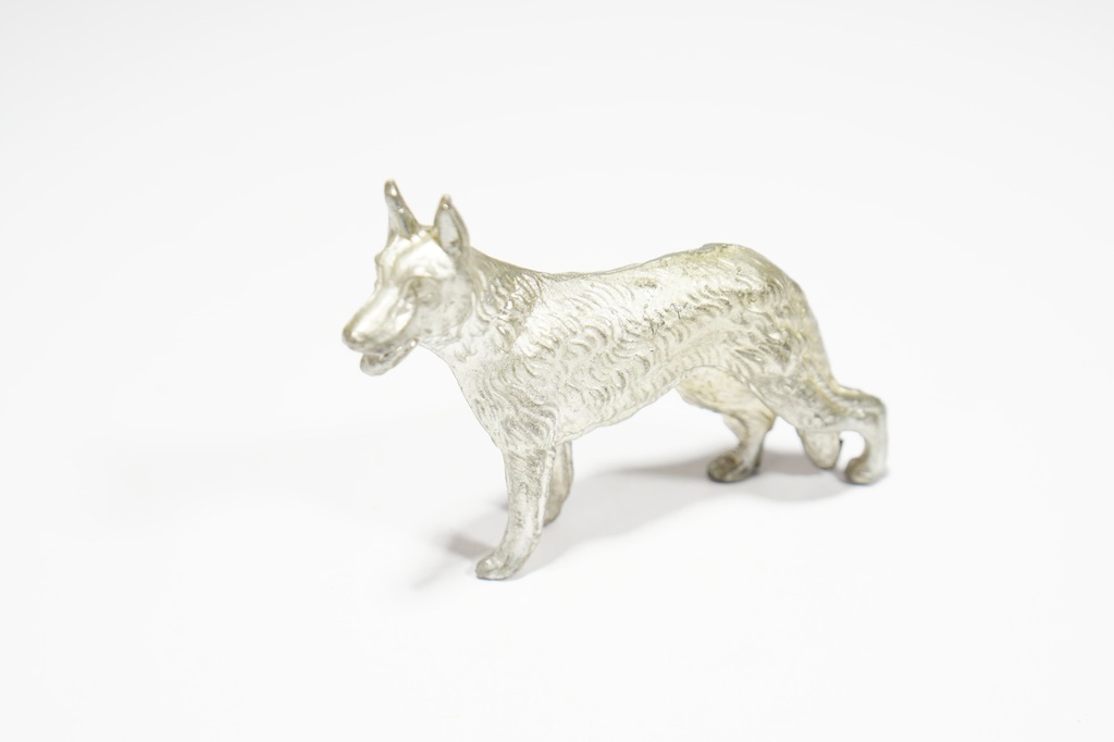 Metalowa Figurka Pies Owczarek Niemiecki Wilk PRL