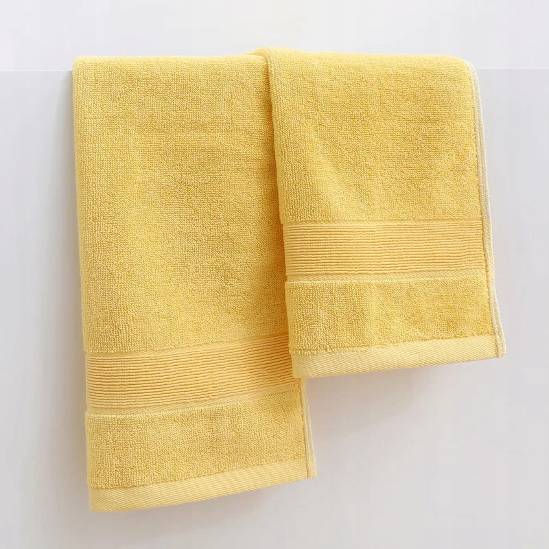 Miękki ręcznik bawełniany w jednolitym kolorze, po