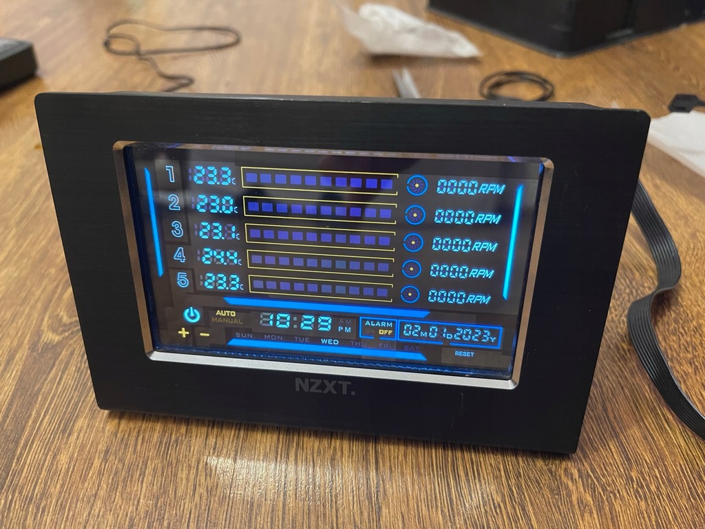 NZXT SENTRY LXE - duzy - touch panel - 5x temp