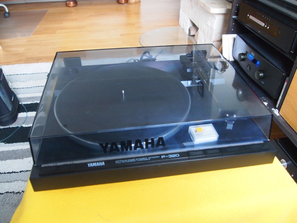 Gramofon Yamaha P-320 full automat czarny