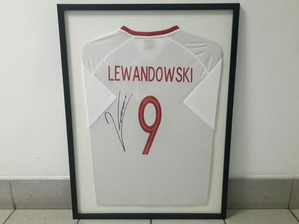 Lewandowski - koszulka z autografem w ramie! (pol)