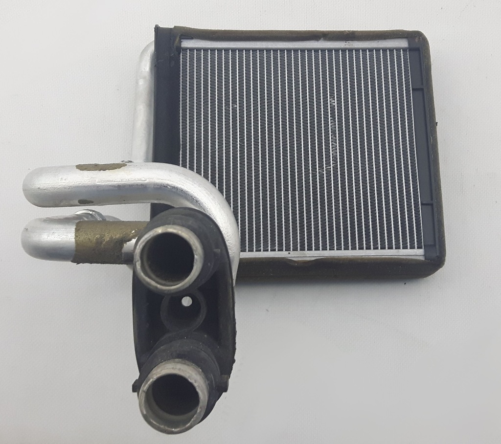 Фланец радиатора печки верхний фольксваген кадди 1,6. Valeo 812254 радиатор отопителя. Радиатор volkswagen caddy. Радиатор отопителя кадди фольксваген. Фольксваген кадди радиатор печки.