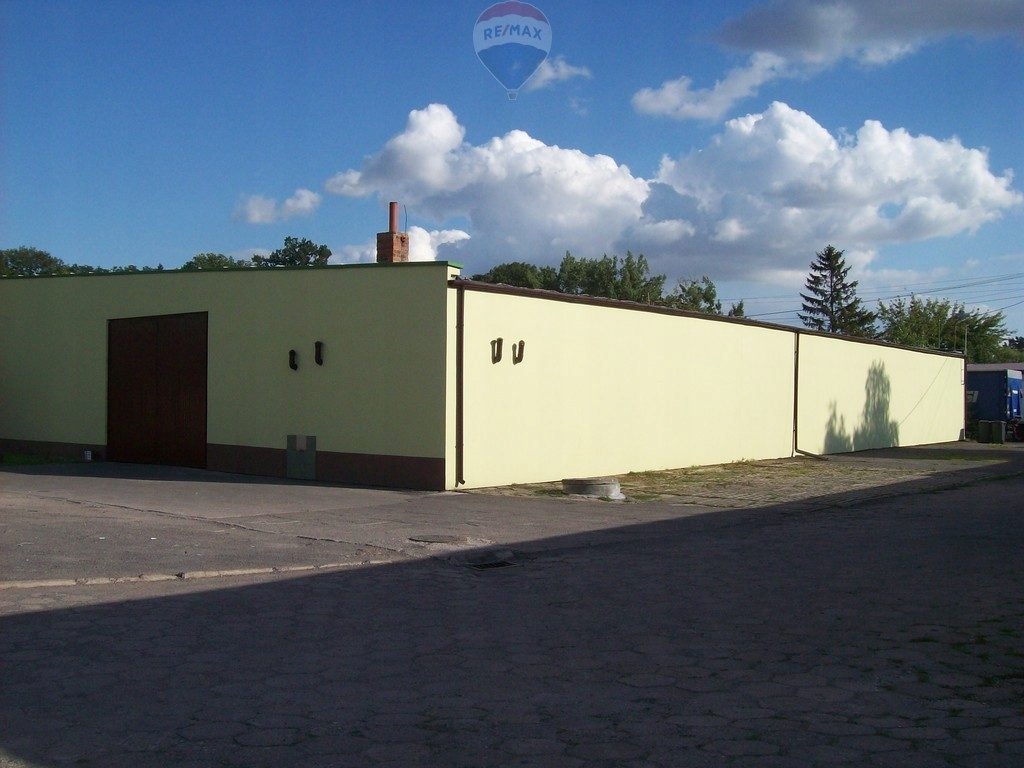 Komercyjne, Sanniki, Sanniki (gm.), 1100 m²