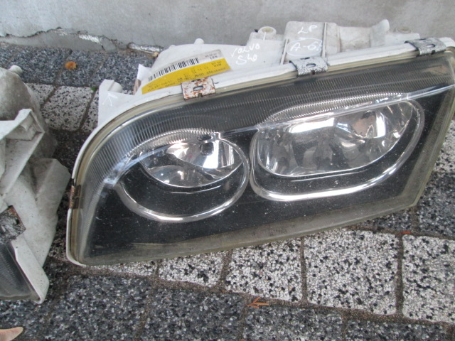 LAMPA PRZEDNIA PRAWA LEWA VOLVO S40 V40 SPORT LIFT