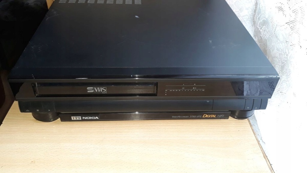 Magnetowid Super VHS ITT NOKIA VR 3799 bez pilota