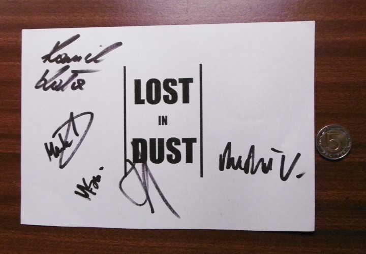 Lost in Dust - autografy