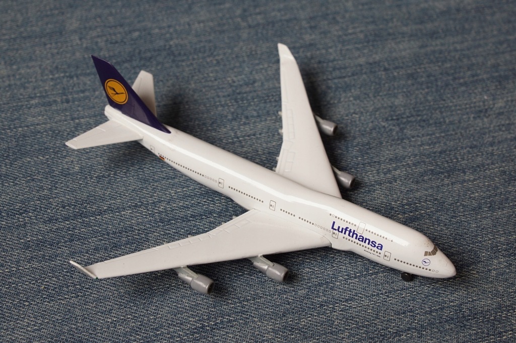 Купить HERPA Lufthansa Boeing 747-400 масштаб 1:500: отзывы, фото, характеристики в интерне-магазине Aredi.ru