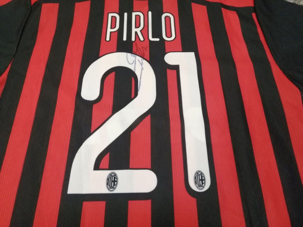 Pirlo - koszulka (Milan) z autografem (ZAG)