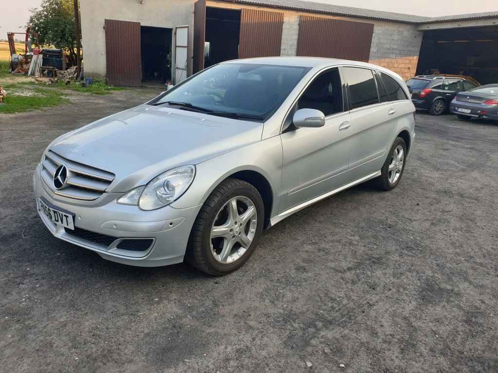 Mercedes W251 R320 CDI "CALY NA CZESCI" 8256120600