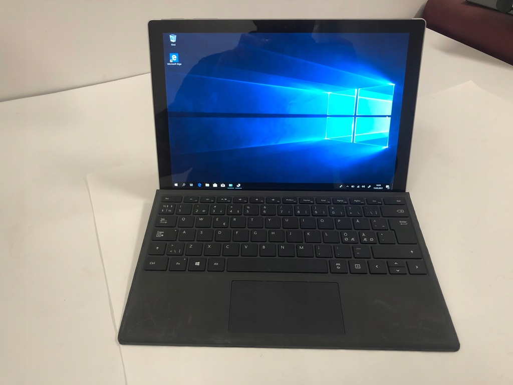 Microsoft Surface Pro 1796/i5-7300u/256 ssd/8 gb/