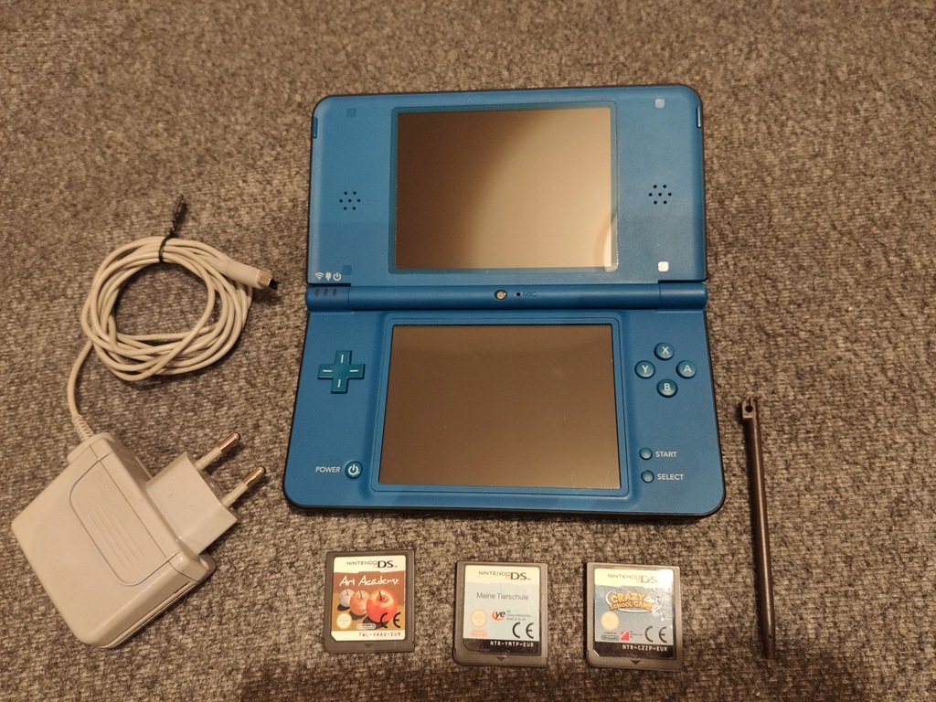 Nintendo DSi XL +karta16GB + 3 gry +Ładowarka +CFW