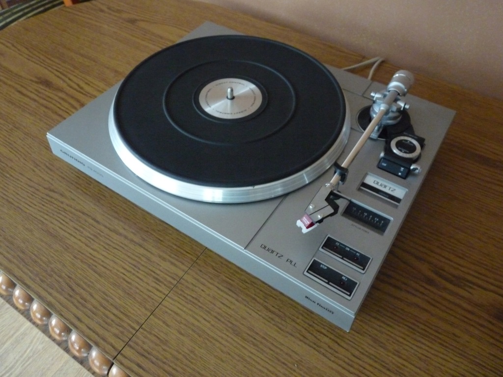 Gramofon Grundig PS-4000 Quartz Music Hall Tracker