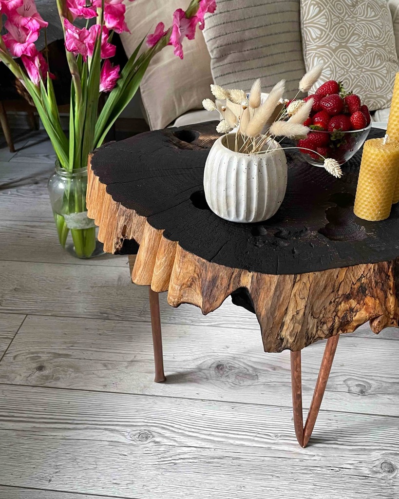 Stolik kawowy. Palony plaster drewna. Danzig table