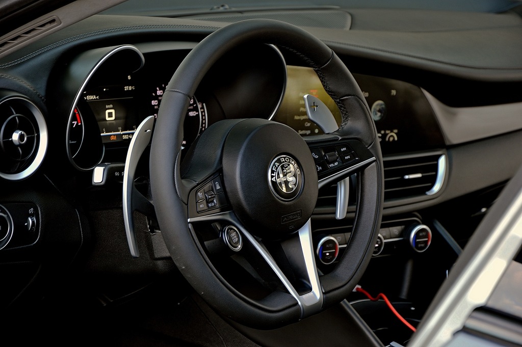 Купить Alfa Romeo Giulia # 2.0 Bi Turbo # 280 км # КАК НОВЫЙ: отзывы, фото, характеристики в интерне-магазине Aredi.ru
