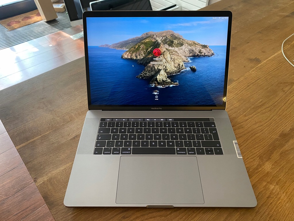 Купить Apple MacBook Pro 15 A1707 i7 16g Touch Bar Retina: отзывы, фото, характеристики в интерне-магазине Aredi.ru