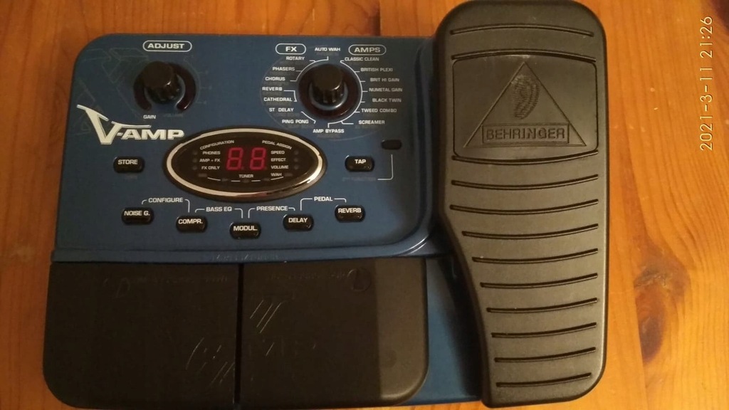 Multiefekt gitarowy BEHRINGER V-AMP LX1-X BCM uszk