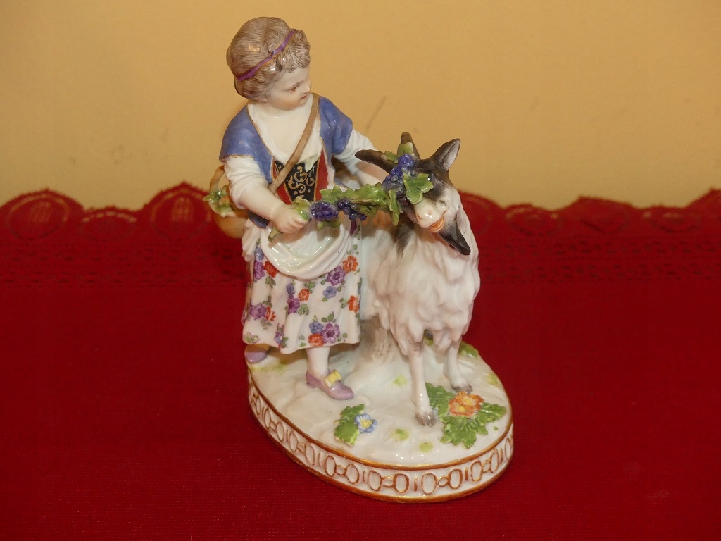 Piękna figurka Miśnia - pasterka z kozą