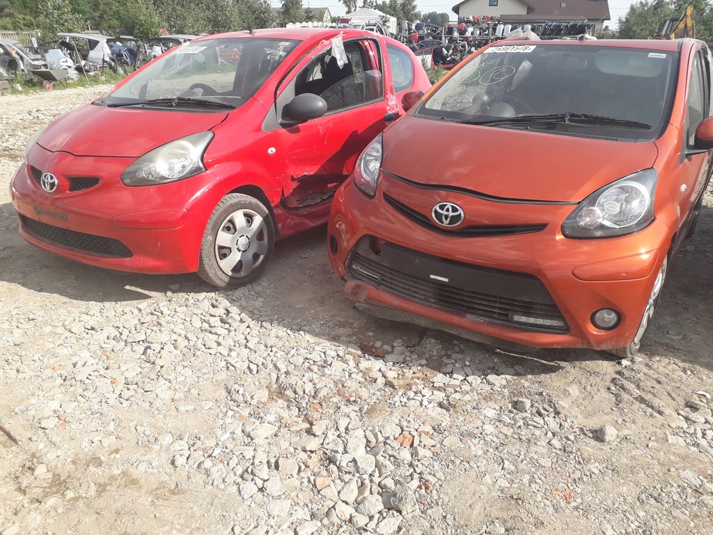 Toyota Aygo I Tył dupa kompletny Zderzak klapa lam