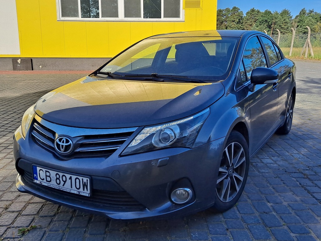 TOYOTA AVENSIS benzyna 146km sedan