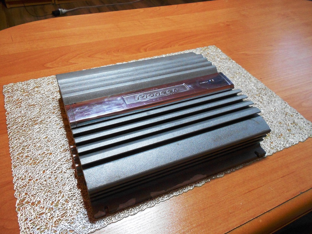 Wzmacniacz samochodowy 4 kanałowy PIONEER GM-X334