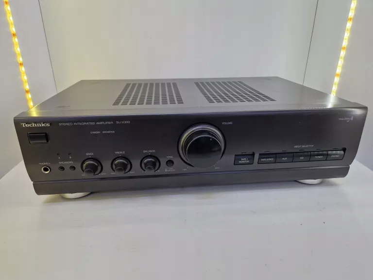 WZMACNIACZ TECHNICS SU-V300