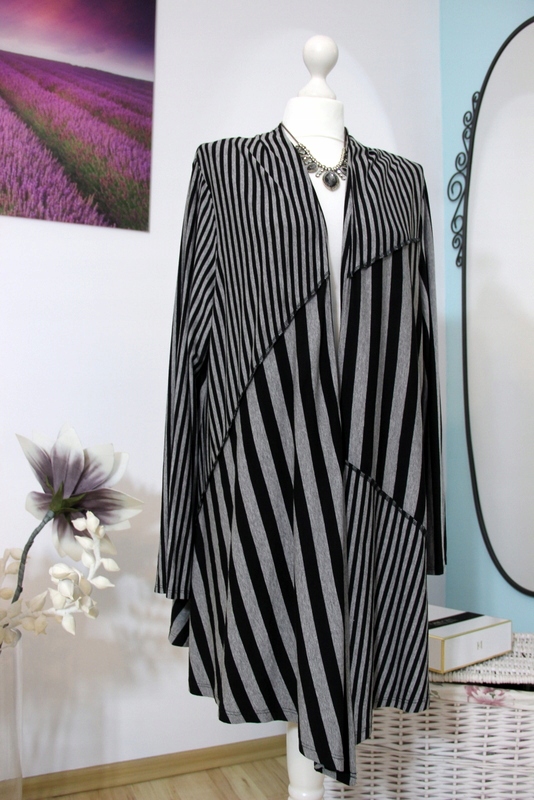 Codecodecode Asymetryczna narzutka paski 52 54