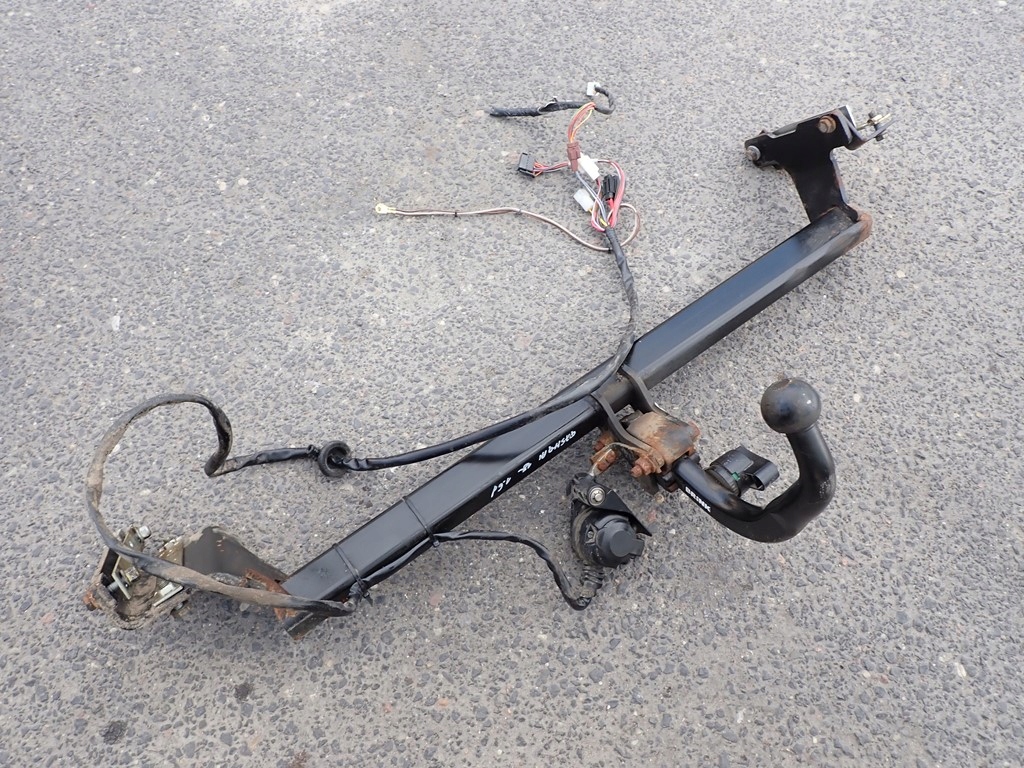 HAK HOLOWNICZY BELKA KULA BRINK QASHQAI II J11 18R