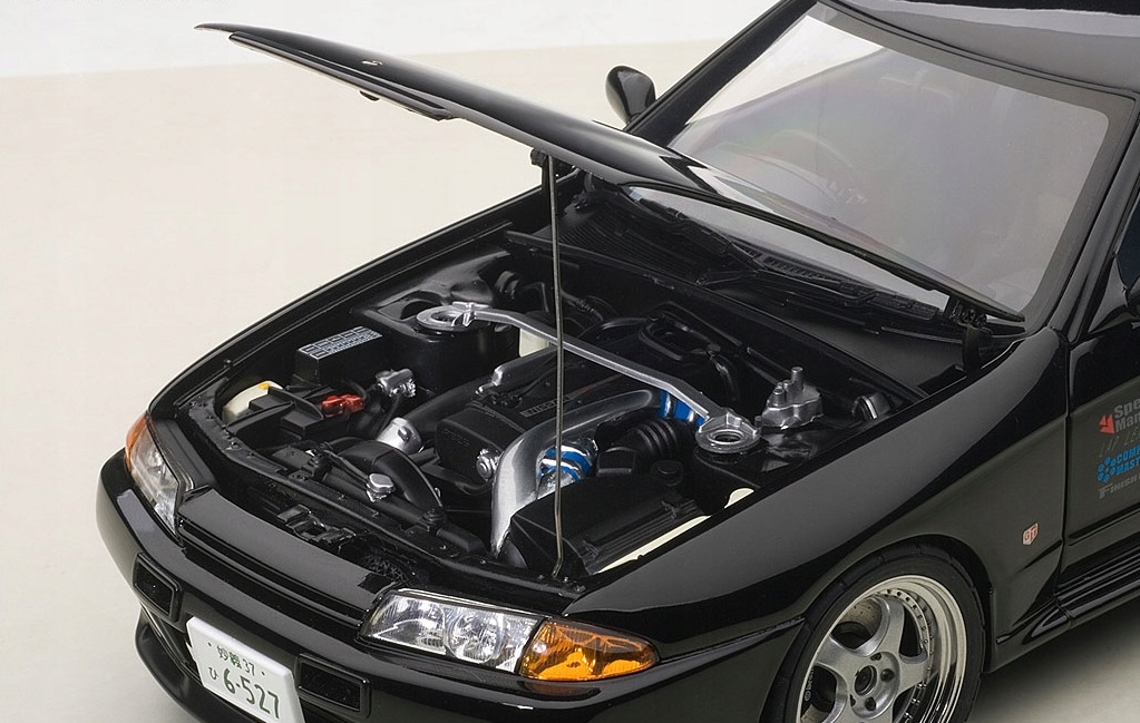 ミニカー Skyline GT-R (R32) Initial D AUTOart AUTOart 1/18 Mini Car NISSAN Skyline GT-R (R32) V-SPEC ll