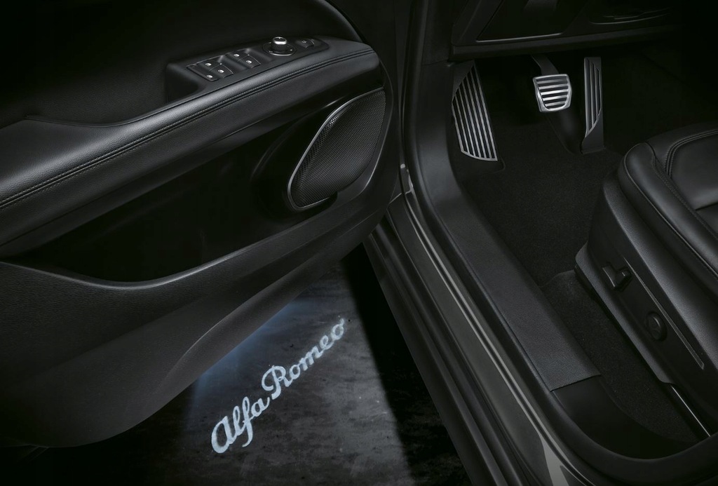 Org lampka drzwi z logo Alfa Romeo Giulia Stelvio