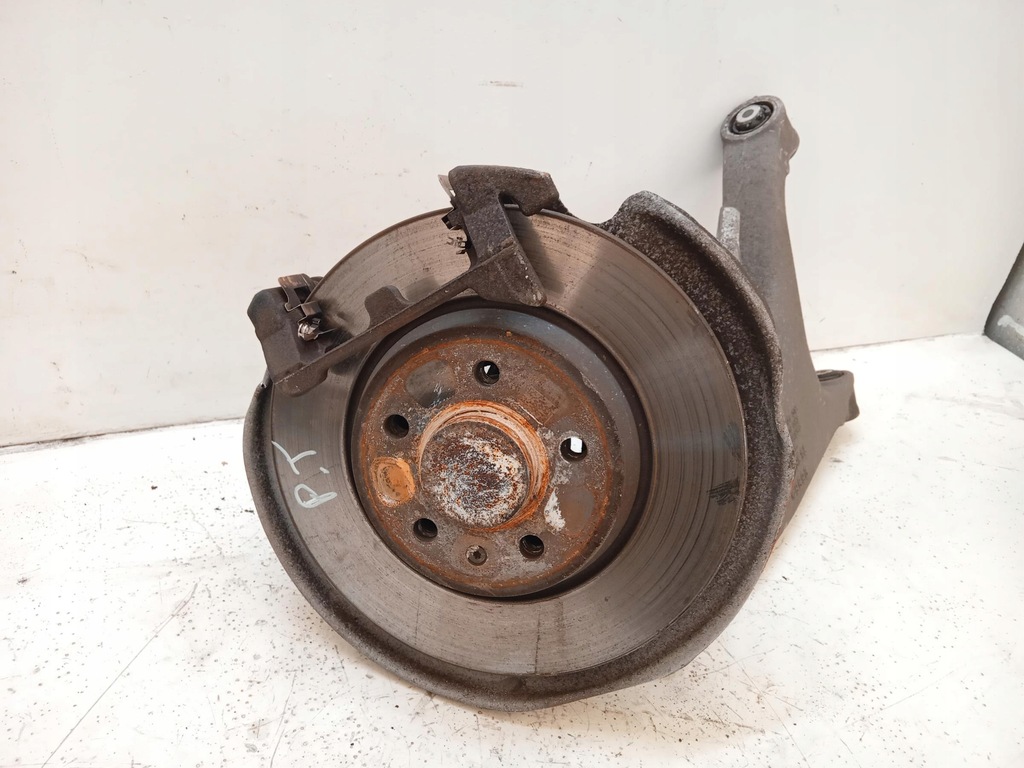 ZWROTNICA PIASTA PRAWA TYŁ AUDI A5 8T