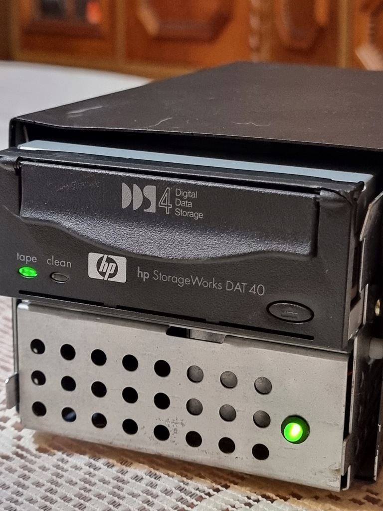 HP StorageWorks DAT 40 DDS4 SCSI zewnętrzny