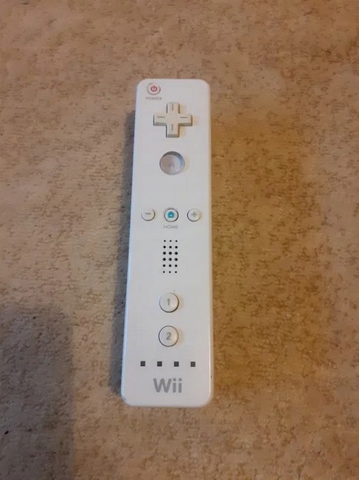 Oryginalny Nintendo Wii Remote (uszkodzony)