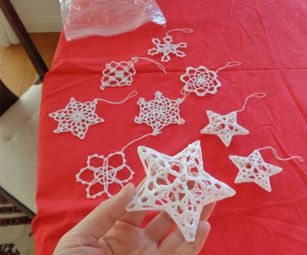 ozdoby choinkowe szydelkowe gwiazdki-9 szt BIALE