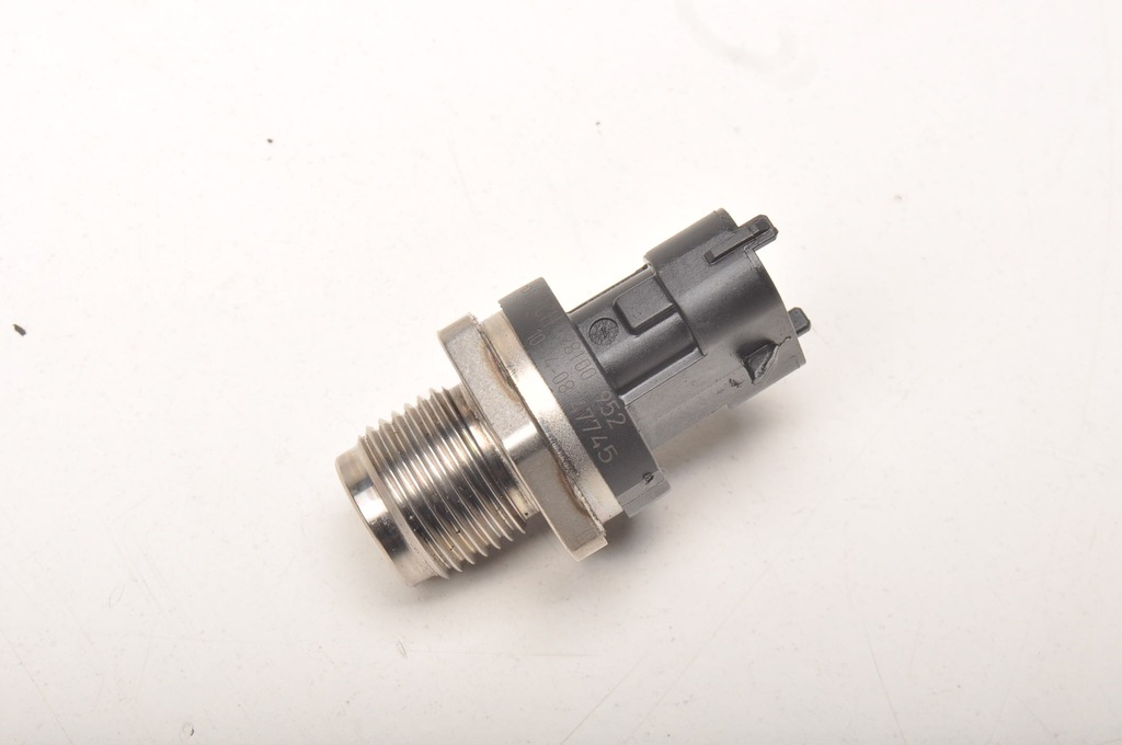 VOLVO V70 XC70 XC90 2.4 D5 185KM CZUJNIK CIŚNIENIA PALIWA P0 0281002952