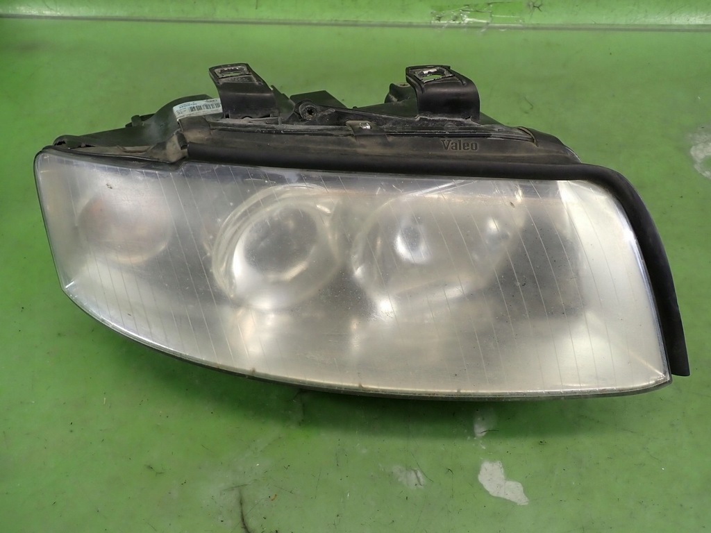 Reflektor prawy lampa przód AUDI A4 B6 02r